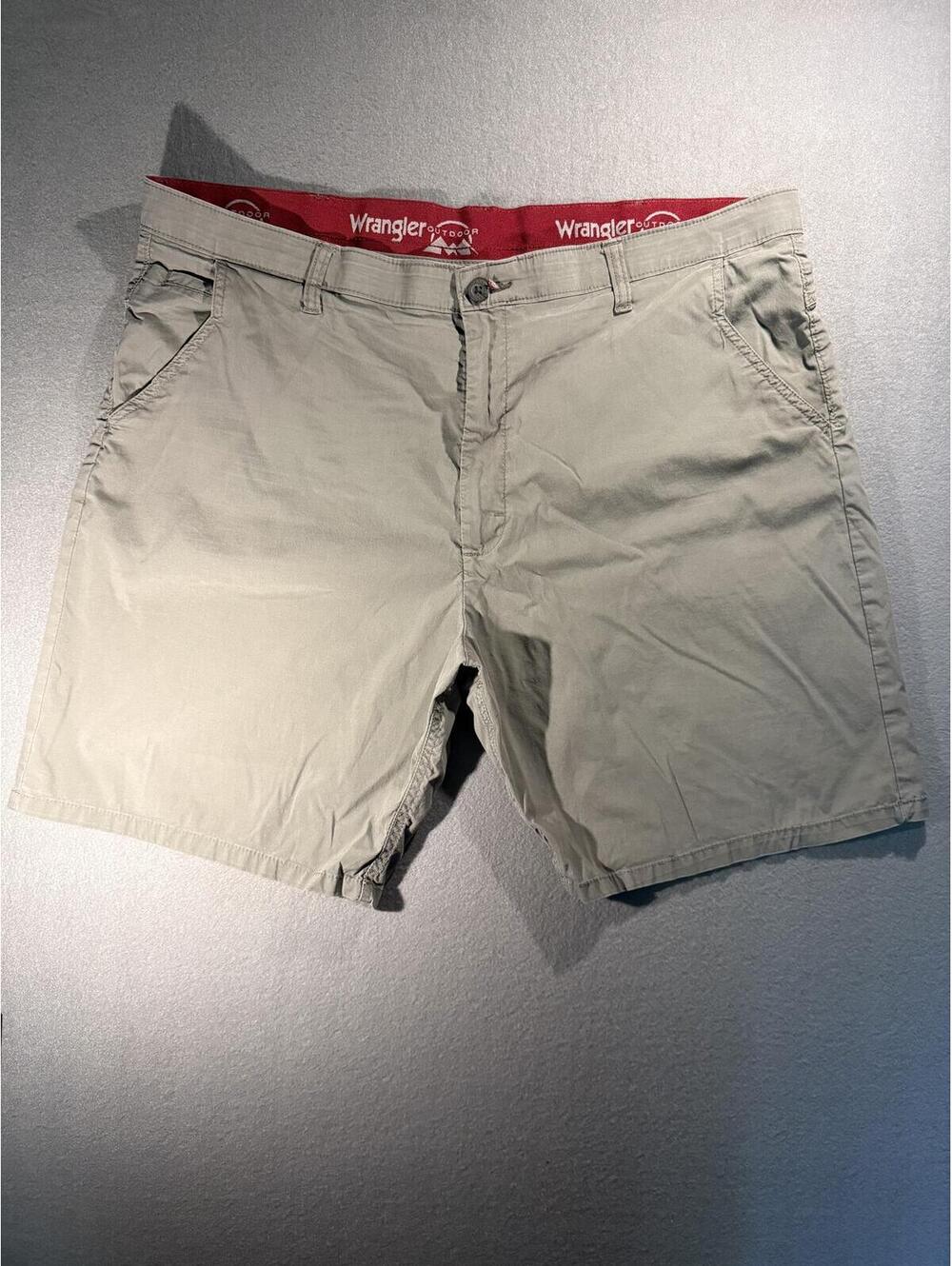 Wrangler Outdoor Khaki Cargo Shorts Men's Waist 42